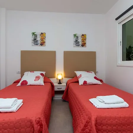 2 - Three Bed Апартаменты *
