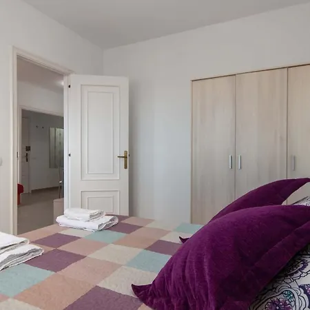 2 - Three Bed Апартаменты *